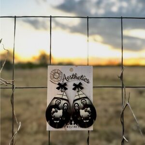 Aesthetics Black Teardrop Earrings